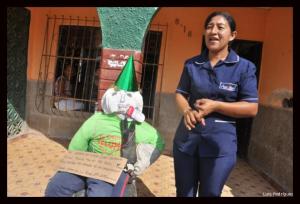 El muñeco de Mayerlín se llama Verano. En el Sur tiene todo un ‘gabinete’ de compañeros.