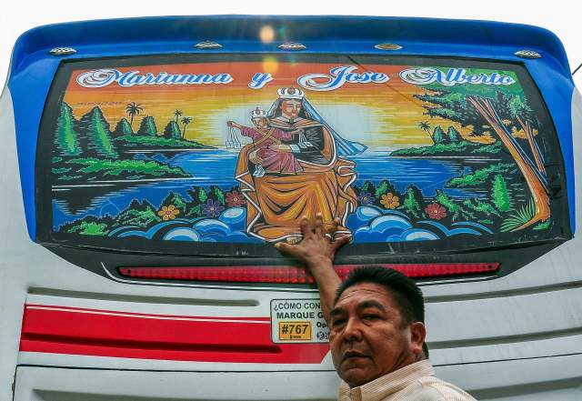 Conductor ante su Virgen